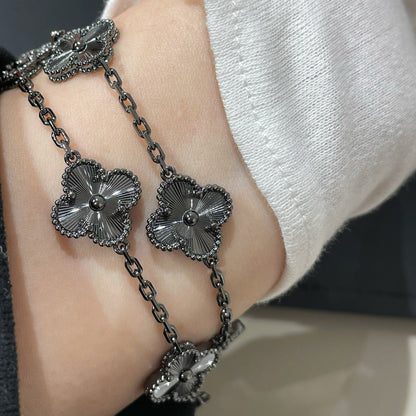 [Glitter]CLOVER 5 MOTIF BLACK BRACELET