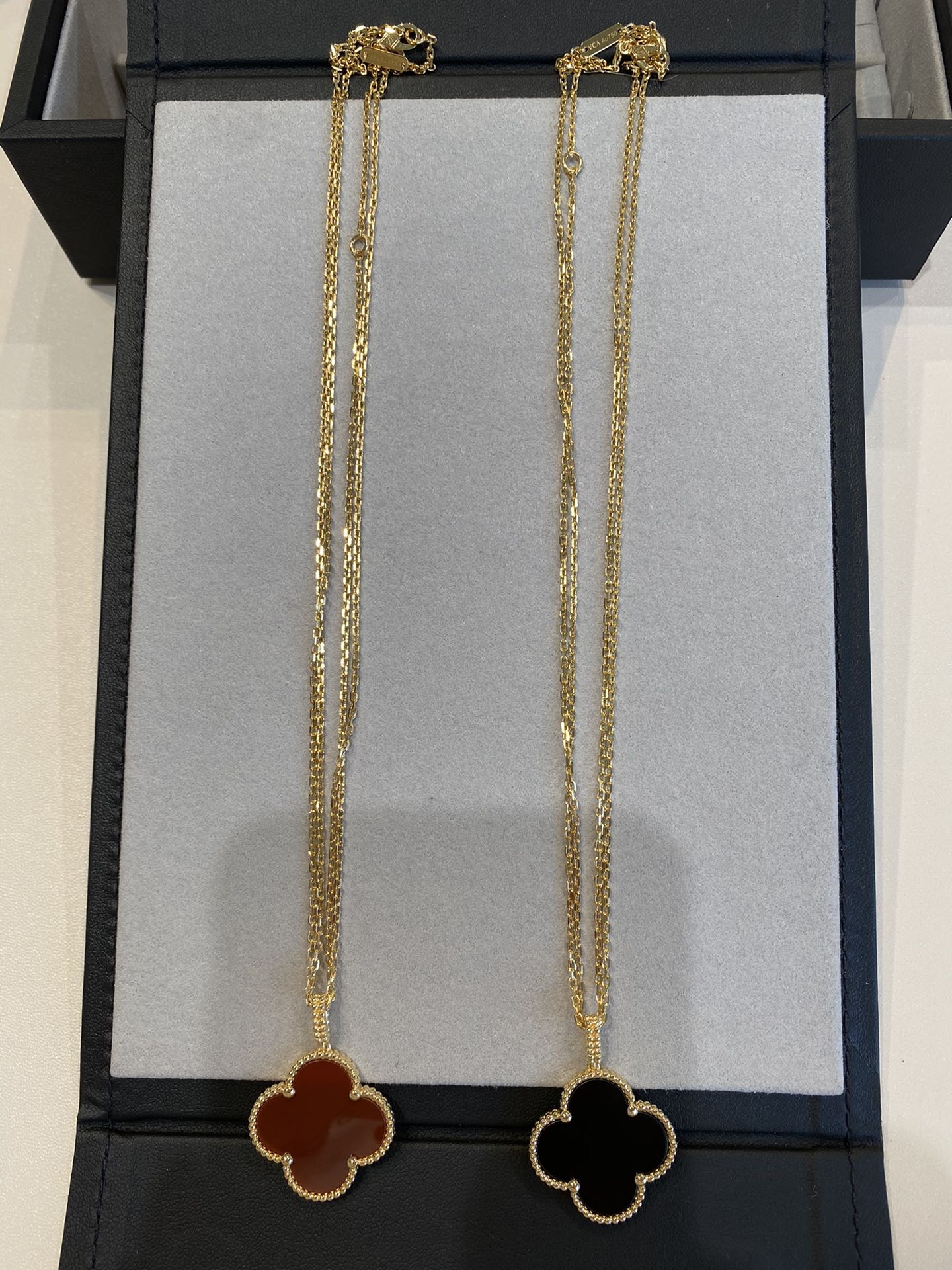 [Glitter Jewelry]CLOVER 25MM NECKLACE GOLD CARNELIAN