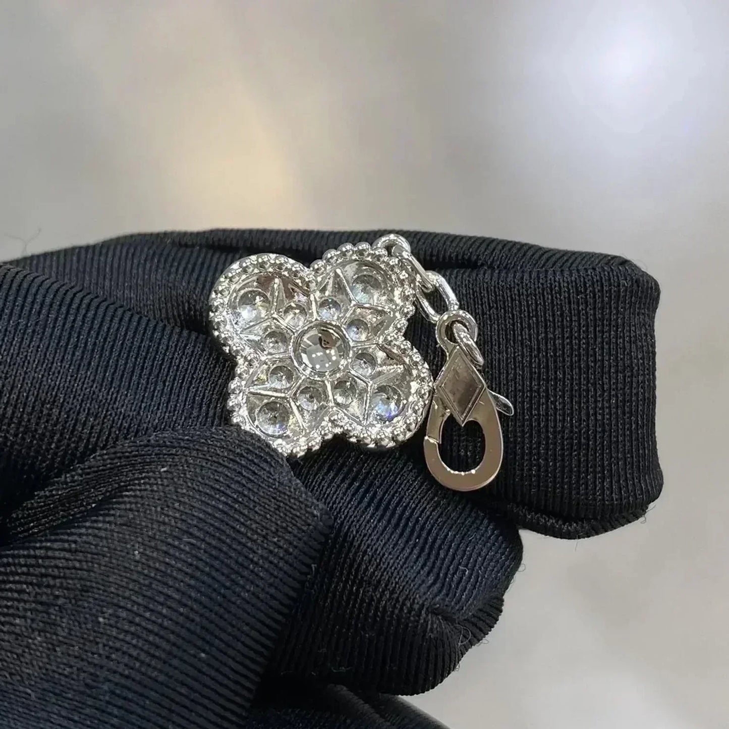 [Glitter] CLOVER 5 MOTIF FULL DIAMOND BRACELET COLLECTION