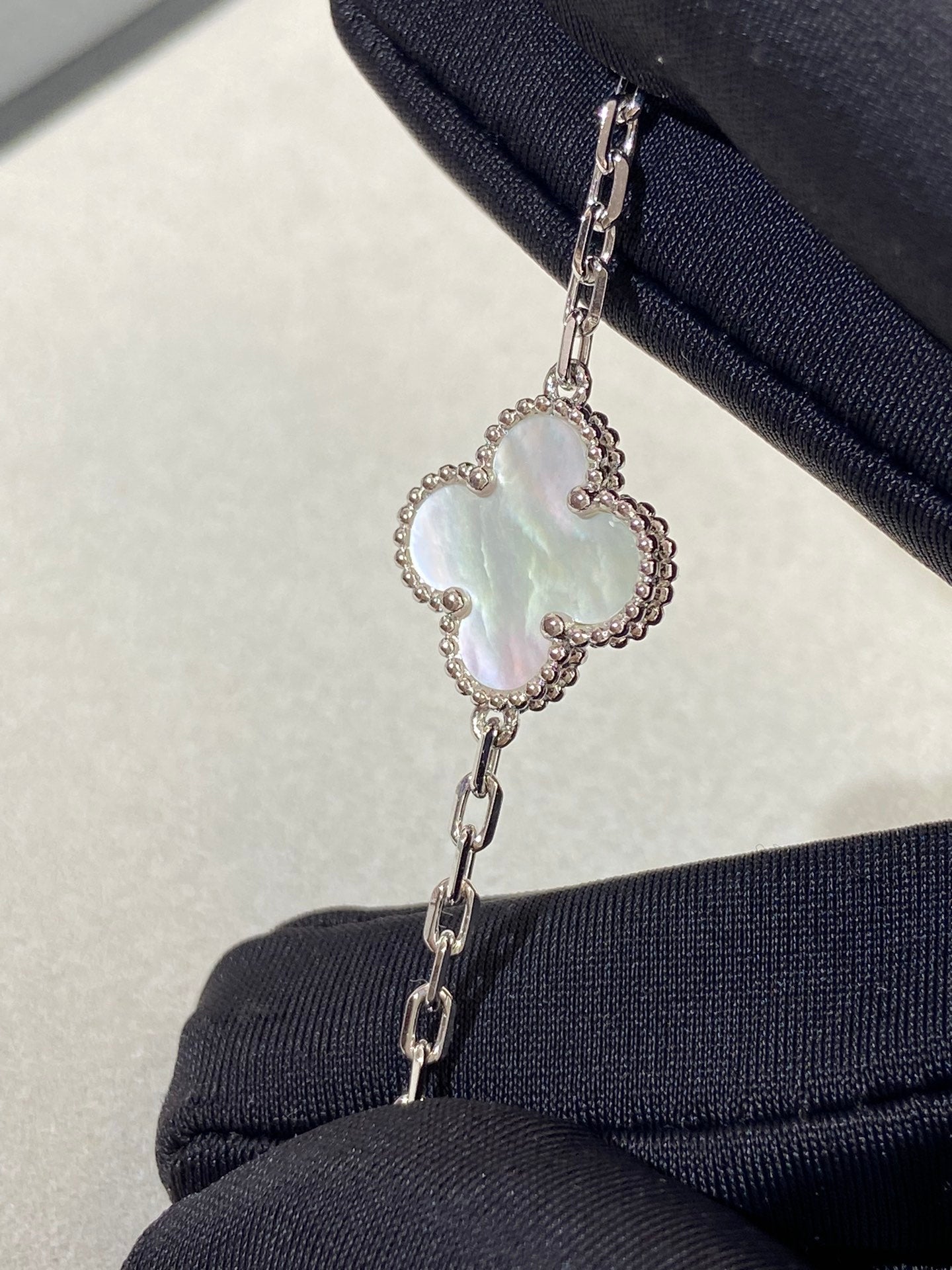 [Glitter]CLOVER WHITE PEARL MOP 5 MOTIF BRACELET COLLECTION