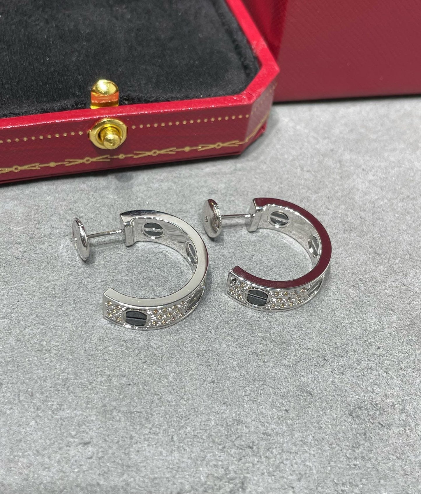 [Glitter Jewelry]LOVE CERAMIC DIAMOND PAVED SILVER EARRINGS