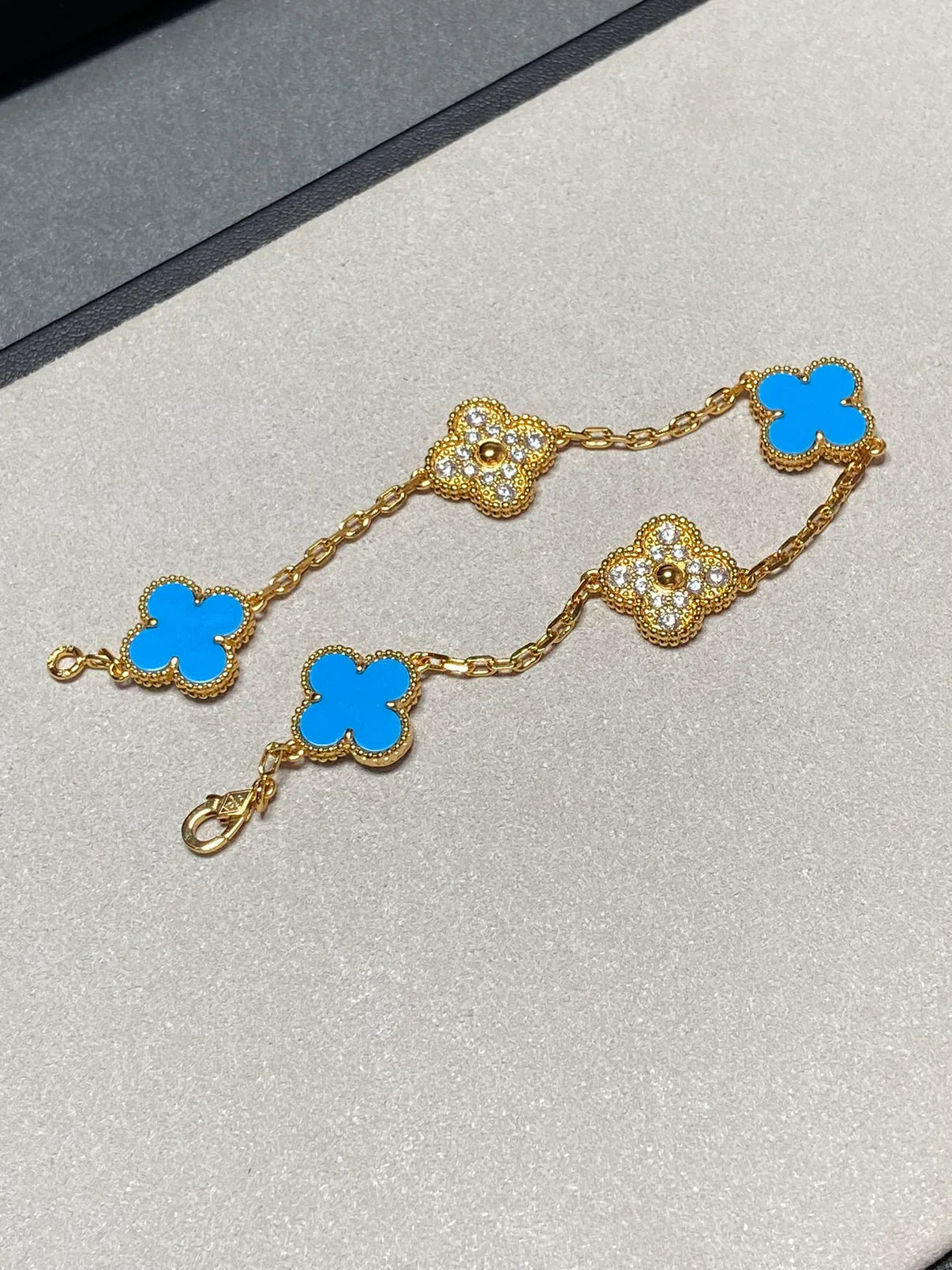 [Glitter] CLOVER 5 MOTIF BLUE AGATE BRACELET COLLECTION