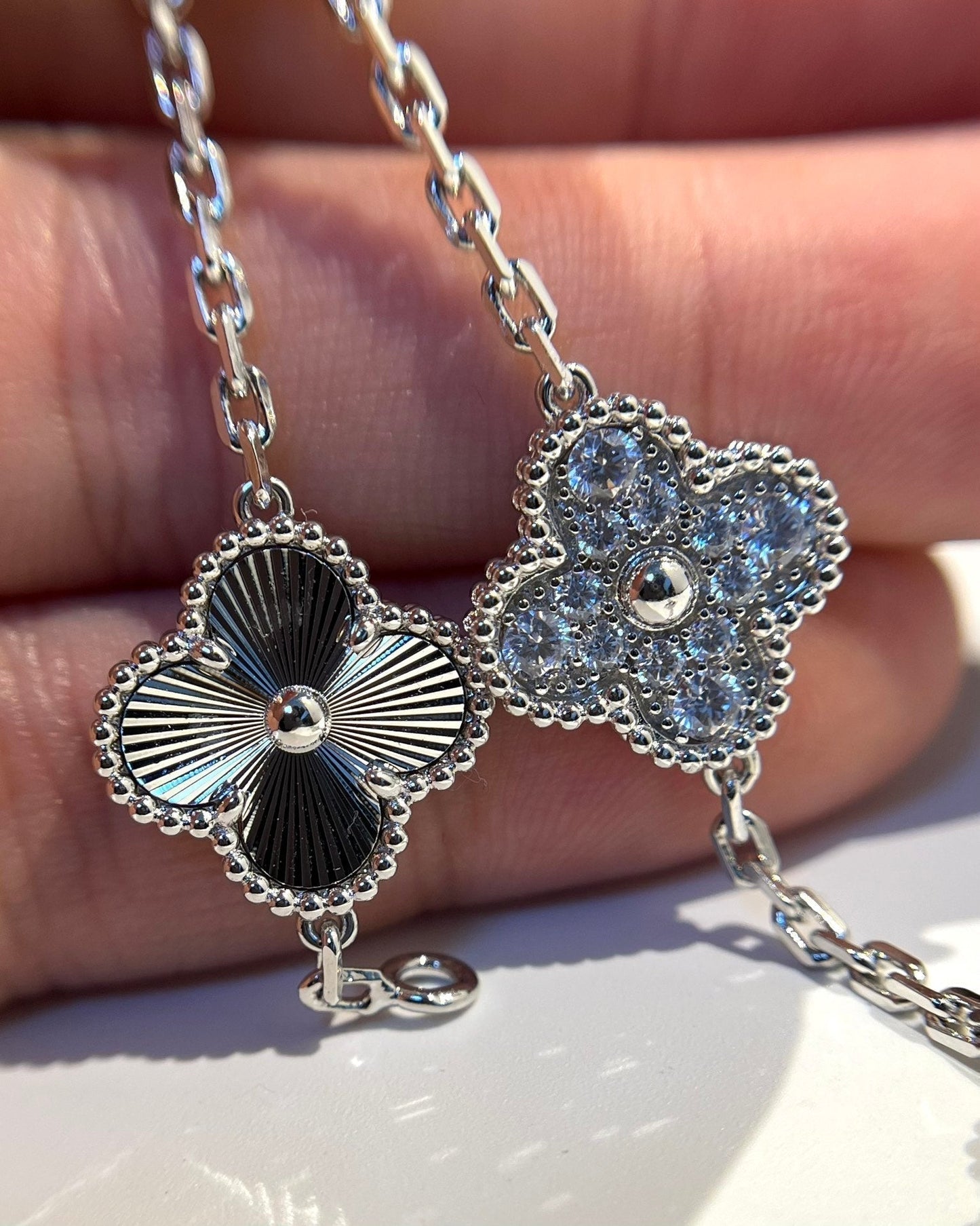 [Glitter] CLOVER 5 MOTIF LASER BRACELET COLLECTION