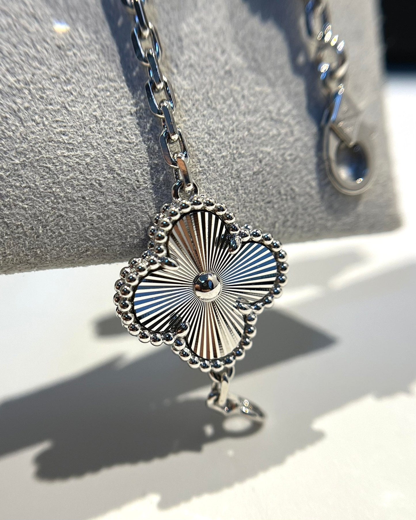 [Glitter] CLOVER 5 MOTIF LASER BRACELET COLLECTION