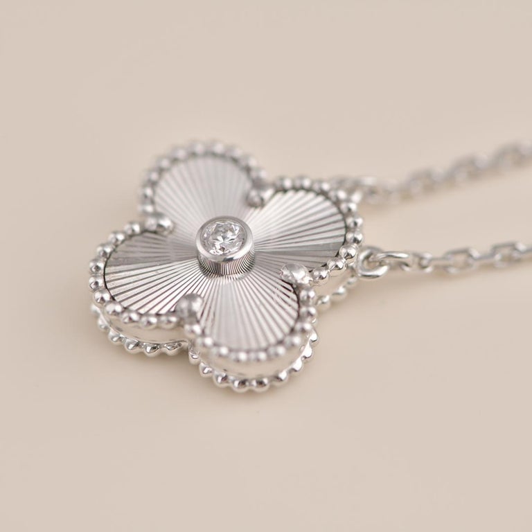 [Glitter Jewelry]CLOVER  15MM DIAMOND LASER NECKLACE SILVER