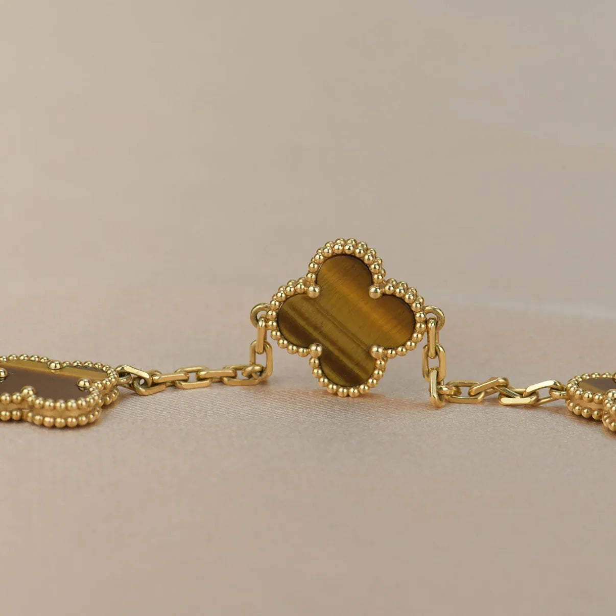 [Glitter] CLOVER 5 MOTIFS TIGER EYE BRACELET COLLECTION
