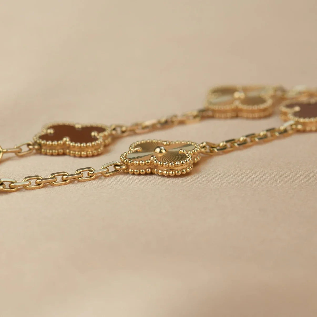 [Glitter] CLOVER 5 MOTIF RED CORNELIAN BRACELET COLLECTION