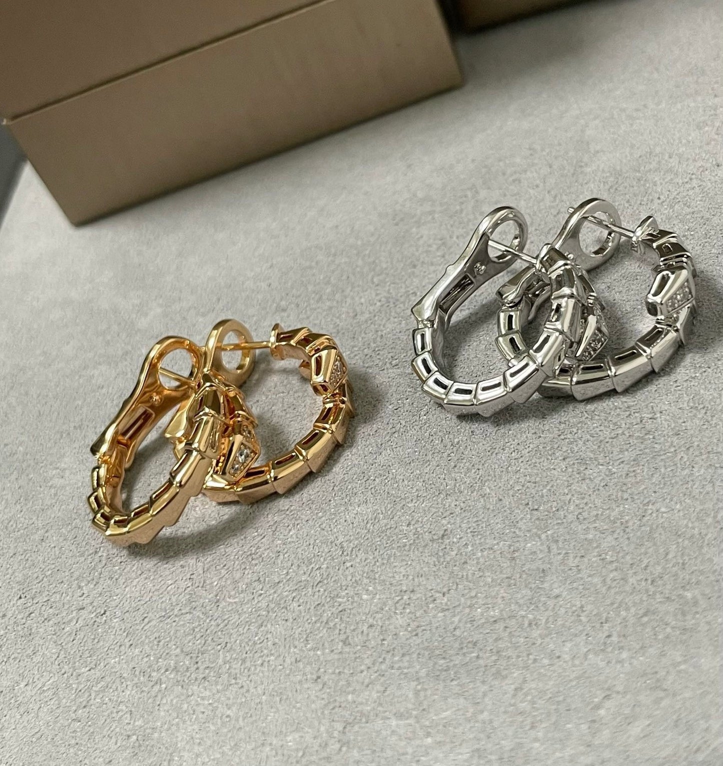 [Glitter]SERPENTI EARRINGS HALF DIAMOND