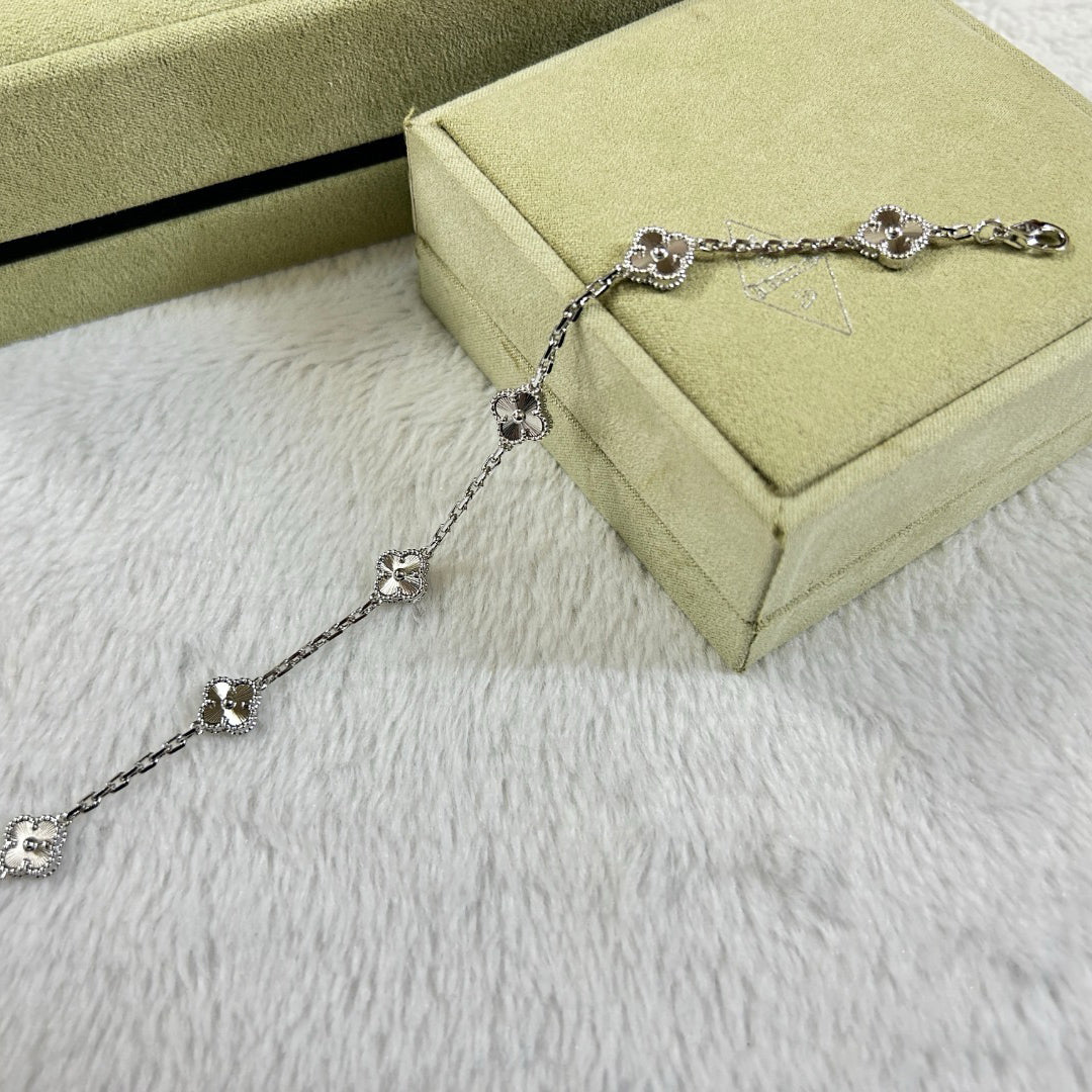 [Glitter]CLOVER 6 MOTIF DIAMOND BRACELET