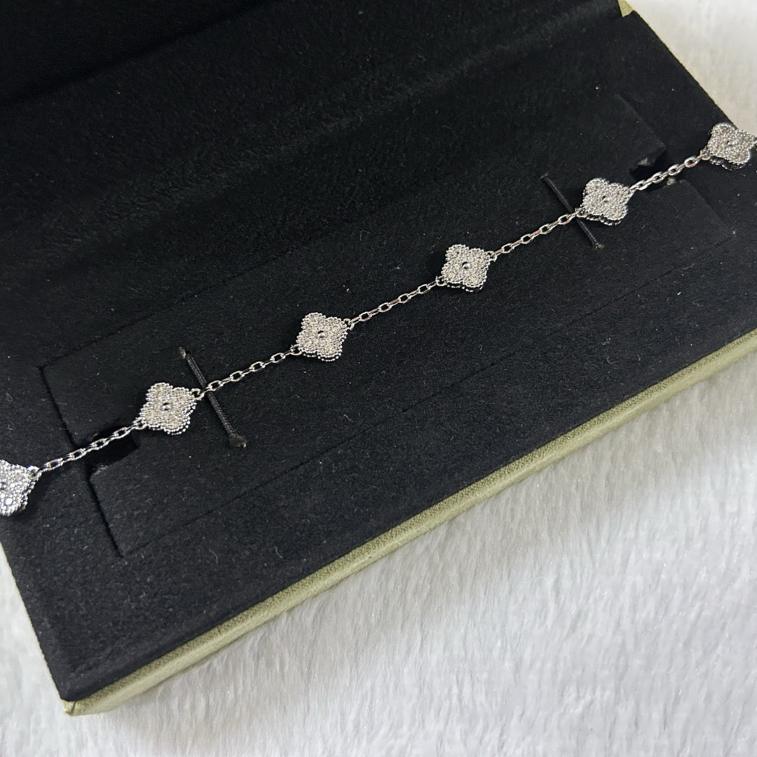 [Glitter]CLOVER 6 MOTIF DIAMOND BRACELET