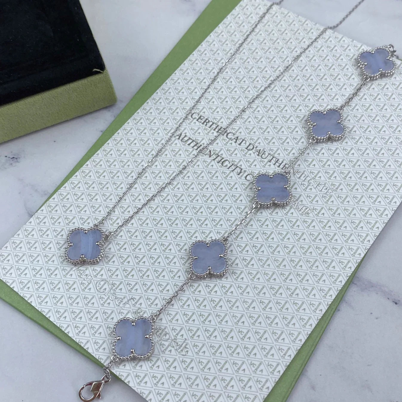 [Glitter] CLOVER 5 MOTIF PURPLE CHALCEDONY BRACELET COLLECTION