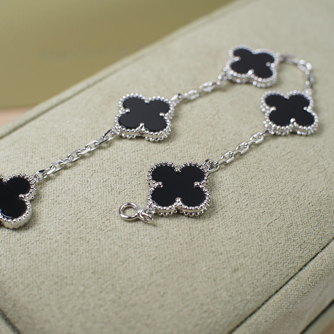 [Glitter] CLOVER 5 MOTIF ONYXS BRACELET COLLECTION