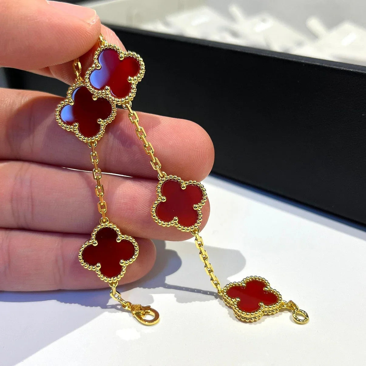 [Glitter] CLOVER 5 MOTIF RED CORNELIAN BRACELET COLLECTION